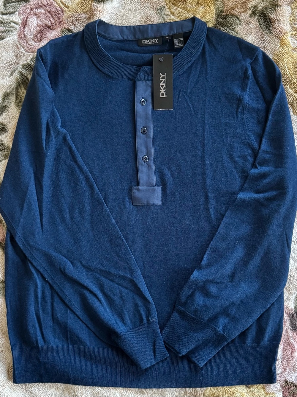 DKNY Men's Long-Sleeve sweater Henley in Navy Blue